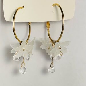 Beautiful flower and crystal earrings